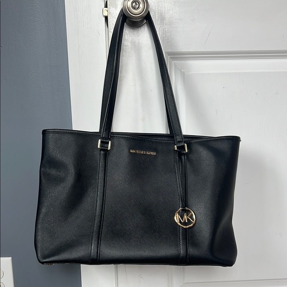 Michael Kors Jet Set Large Black Leather Tote - Picture 1 of 8